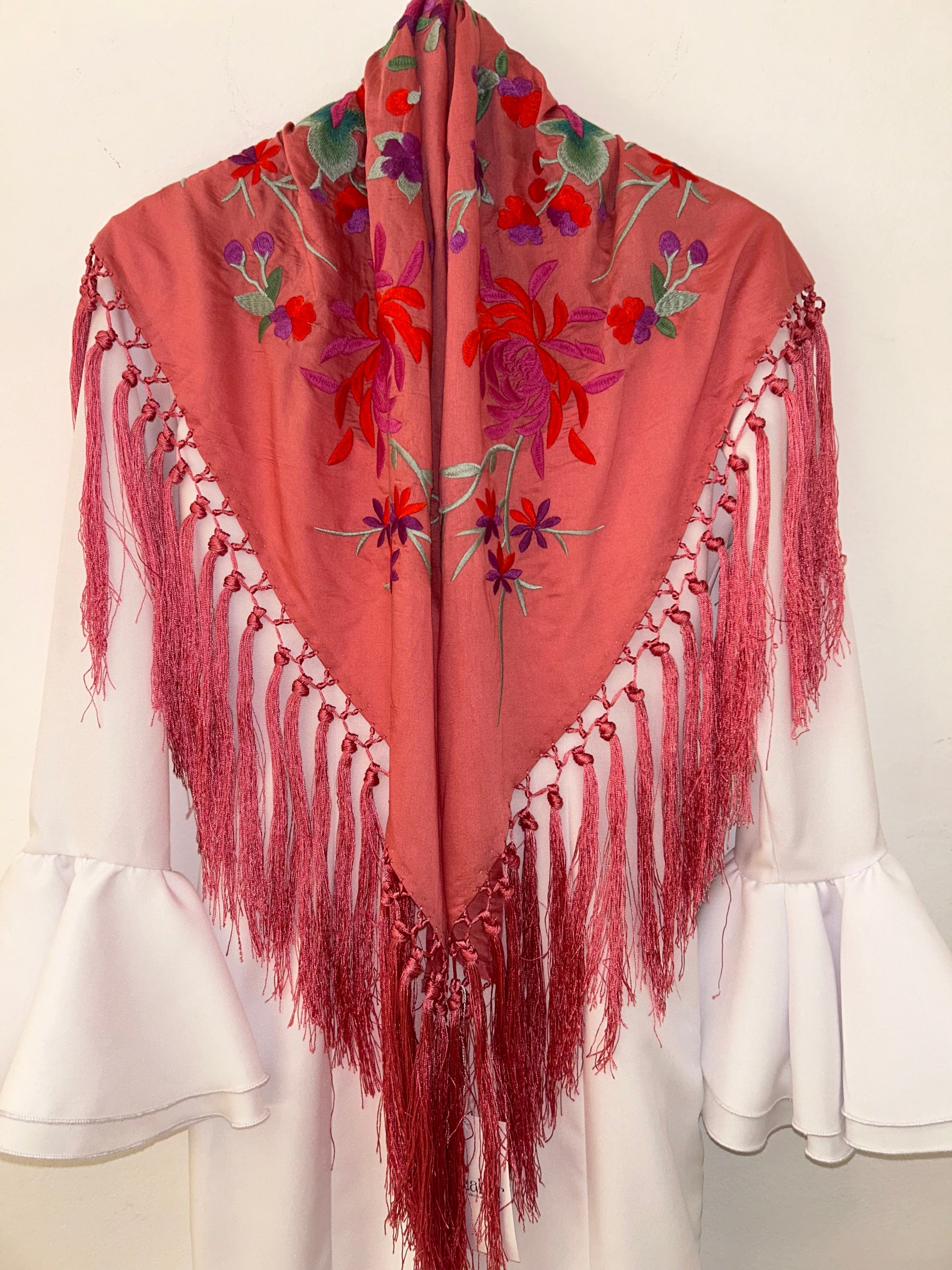 MANTONCILLO BORDADO CORAL COLOR