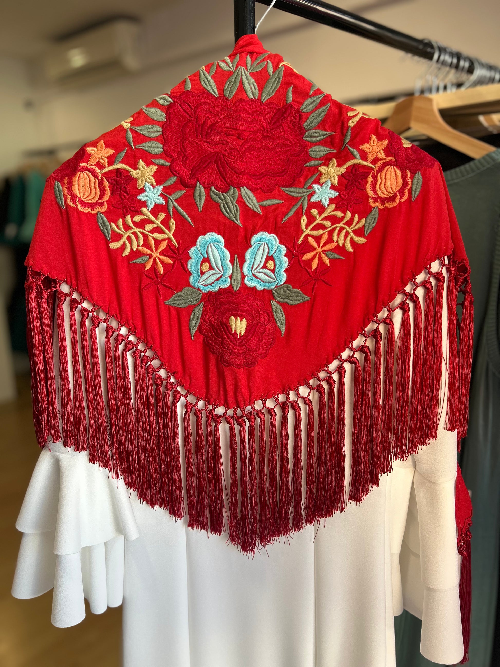 MANTONCILLO BORDADO ROJO