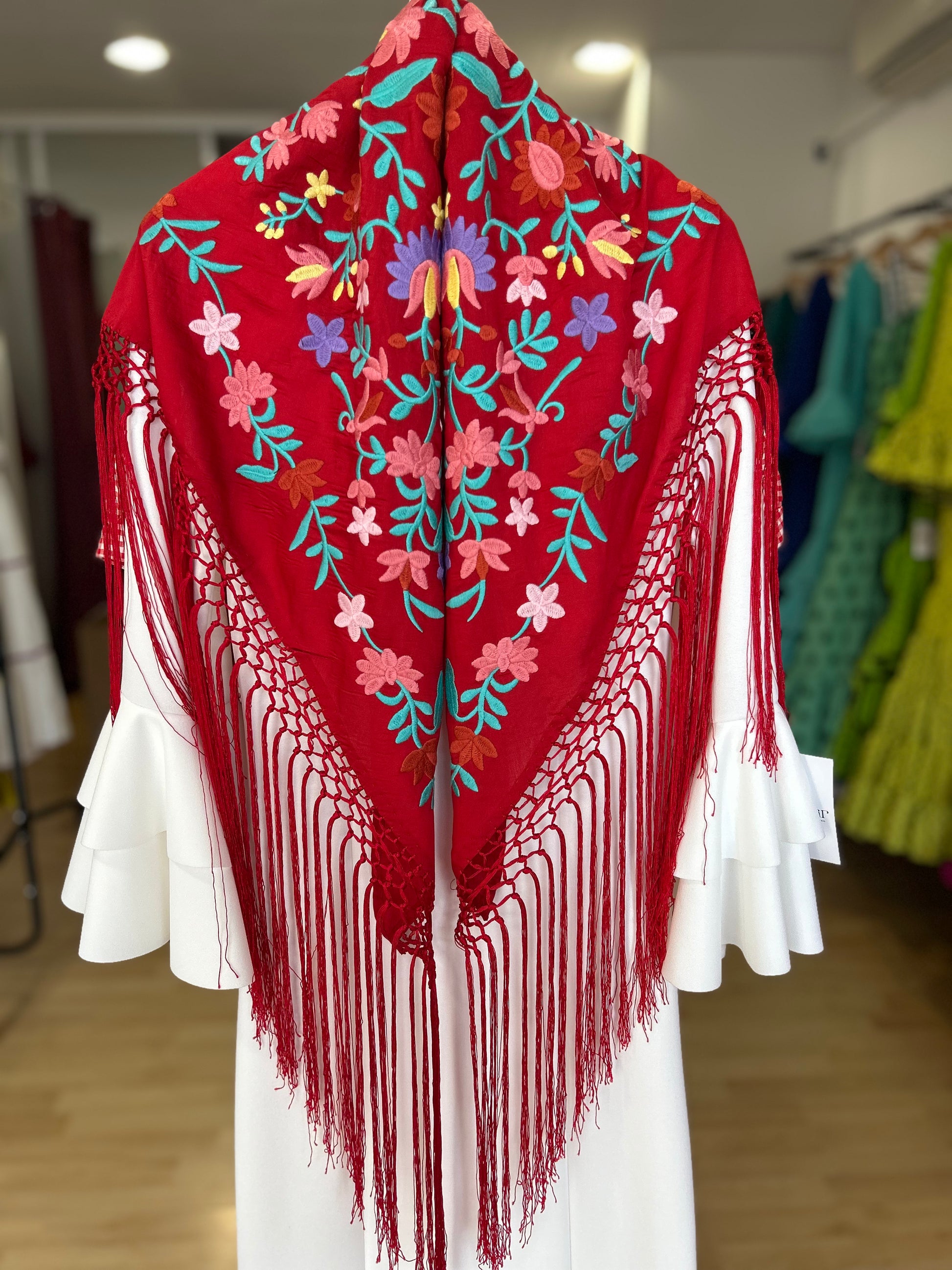 MANTONCILLO BORDADO ROJO