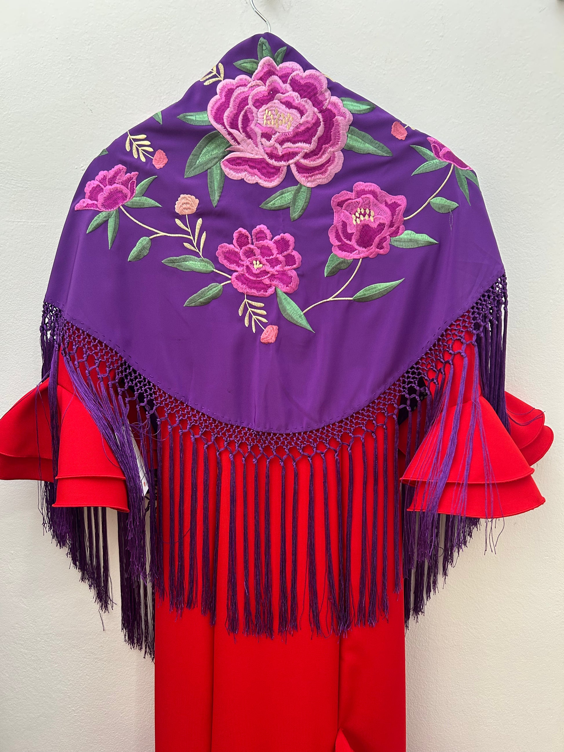 MANTONCILLO BORDADO MORADO