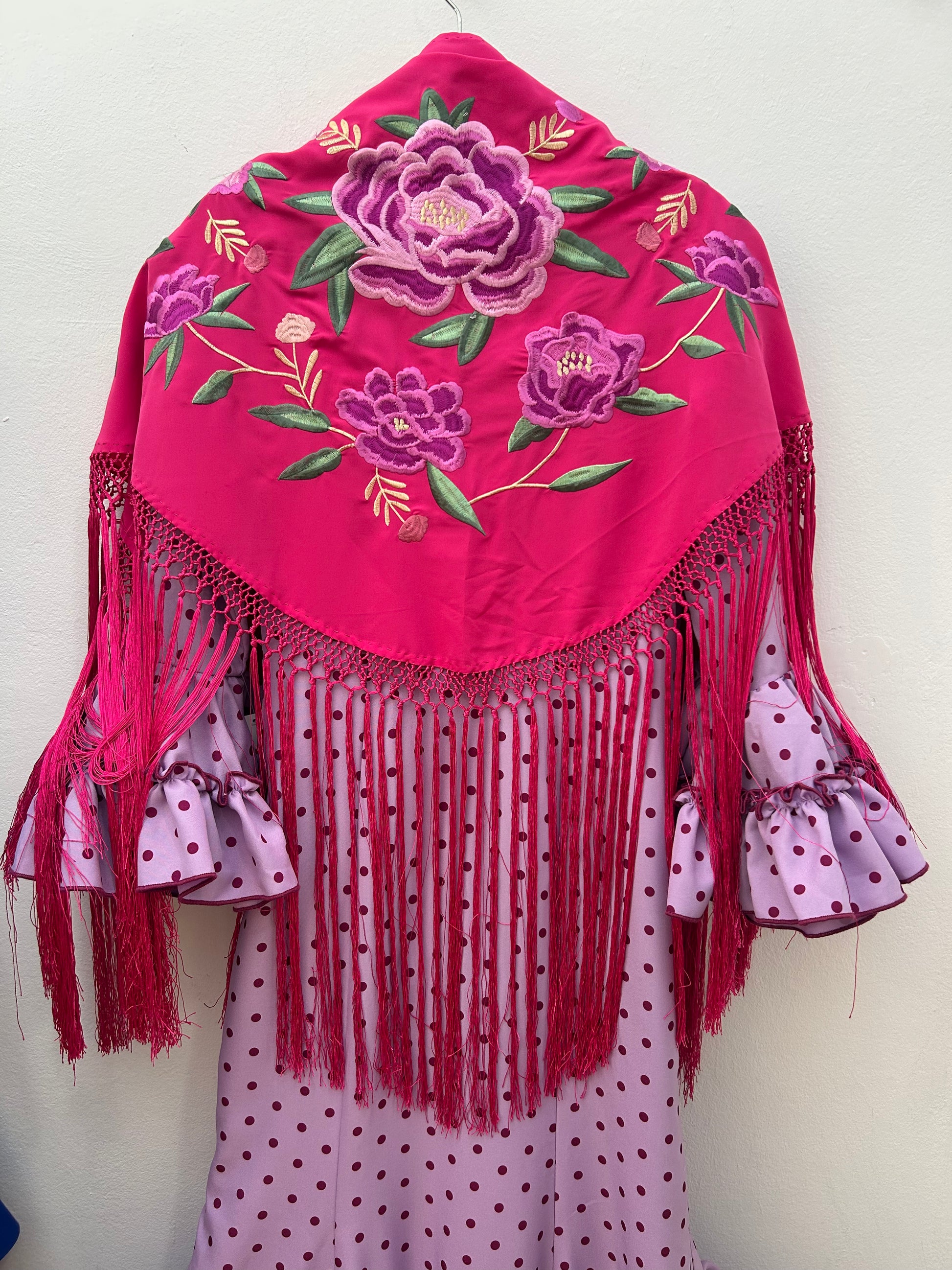 MANTONCILLO BORDADO FUCSIA