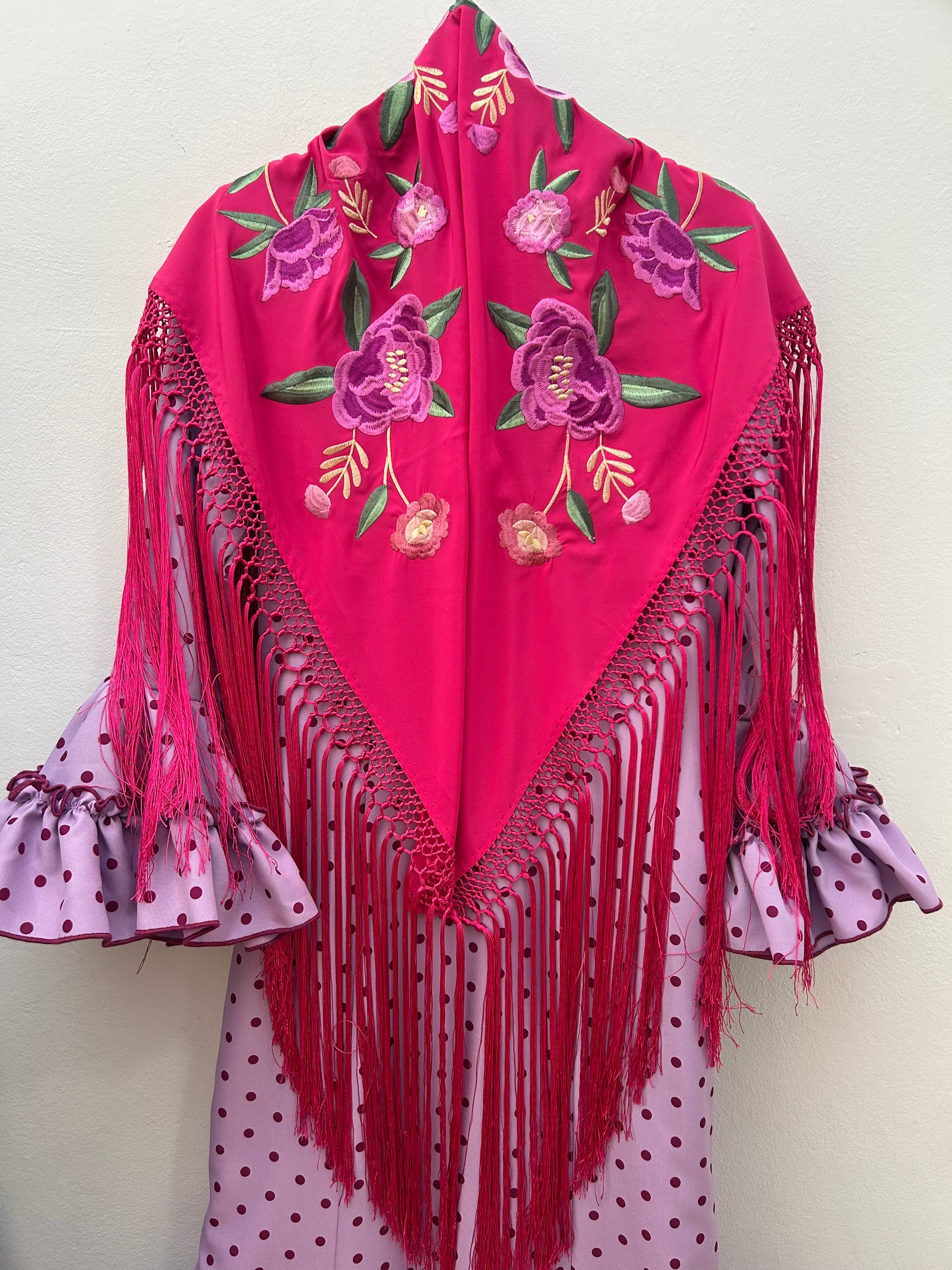 MANTONCILLO BORDADO FUCSIA