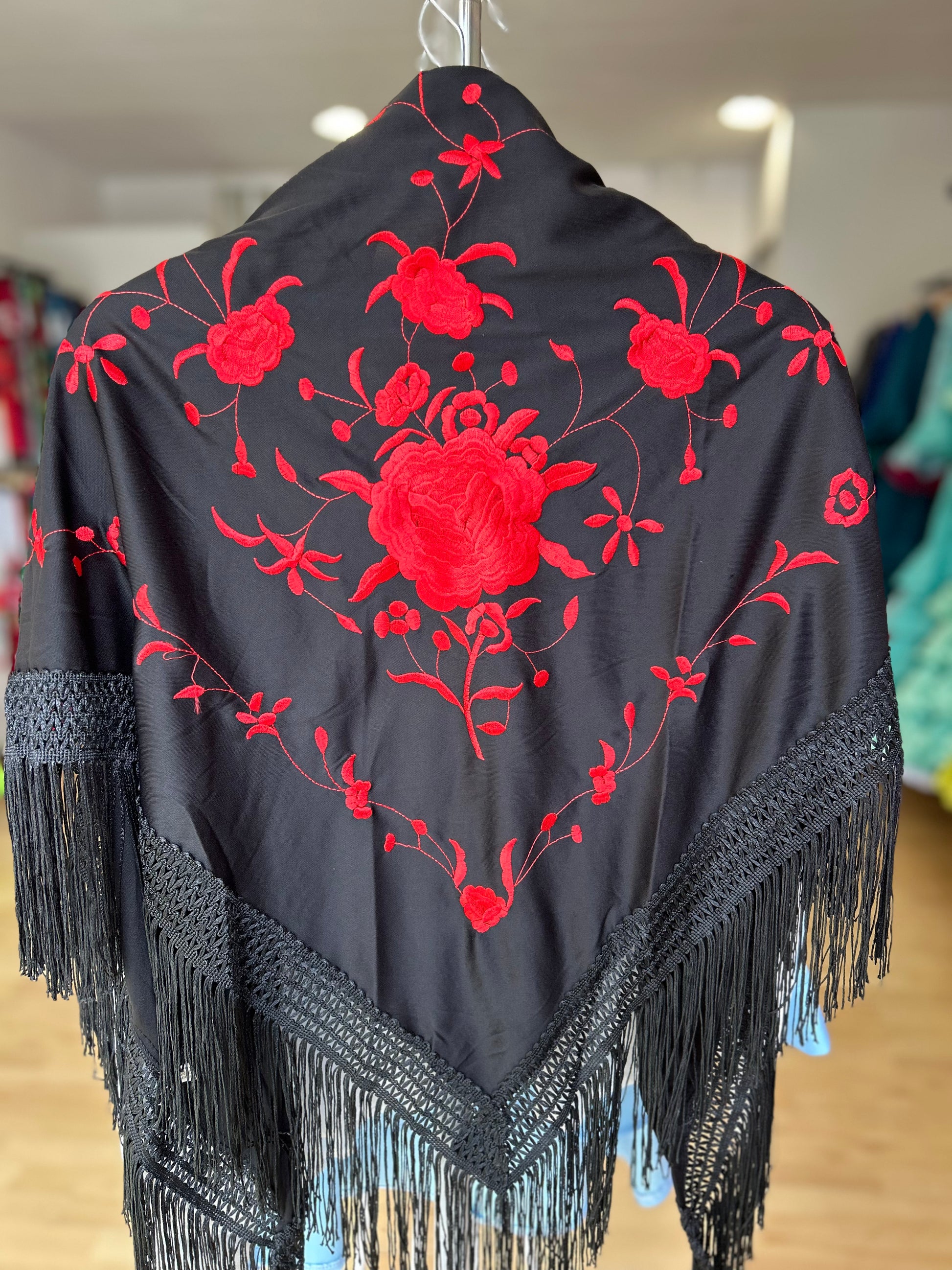 MANTONCILLO NEGRO ROJO