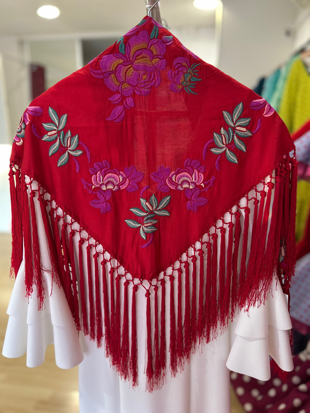 MANTONCILLO BORDADO ROJO