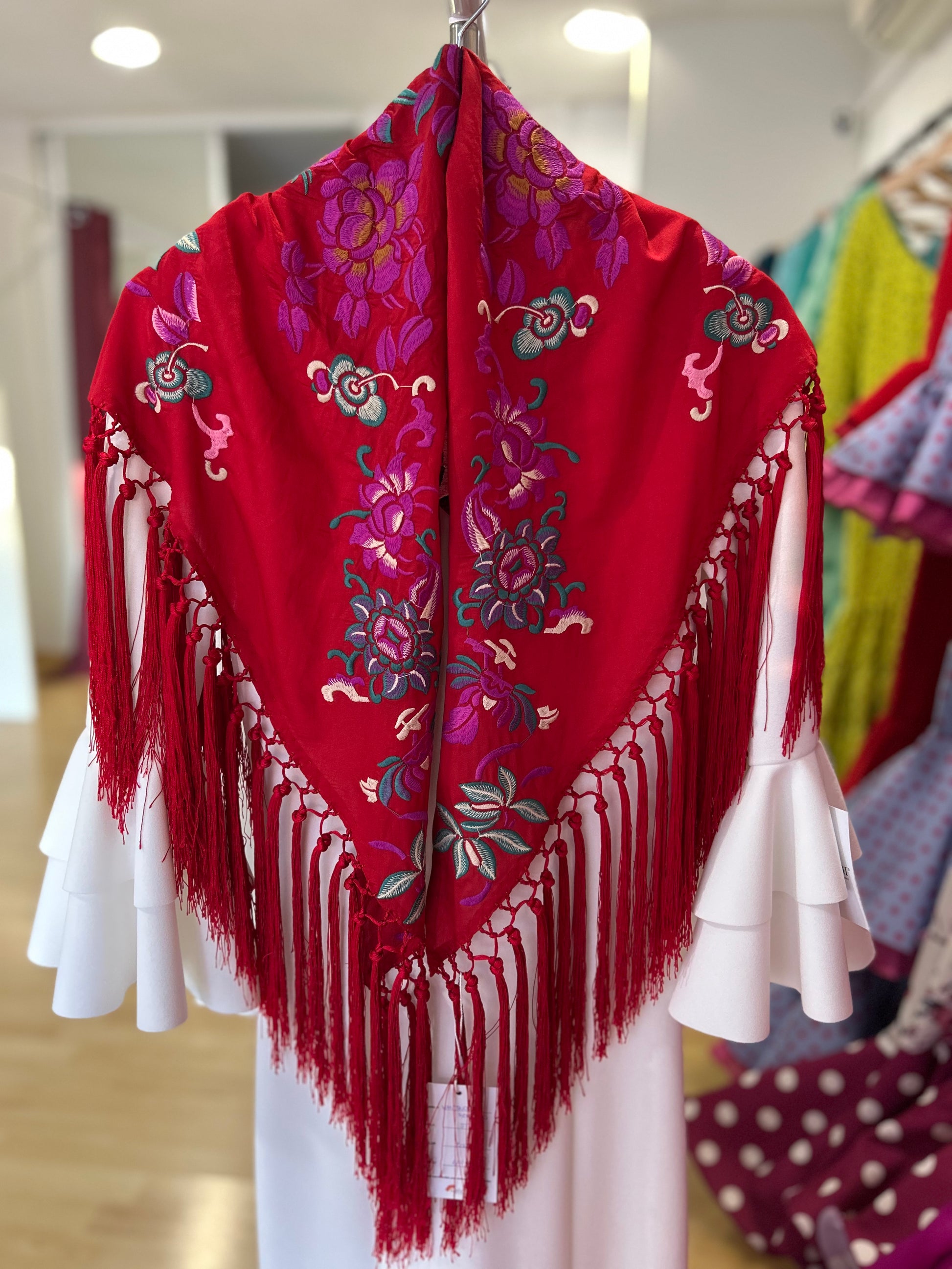 MANTONCILLO BORDADO ROJO