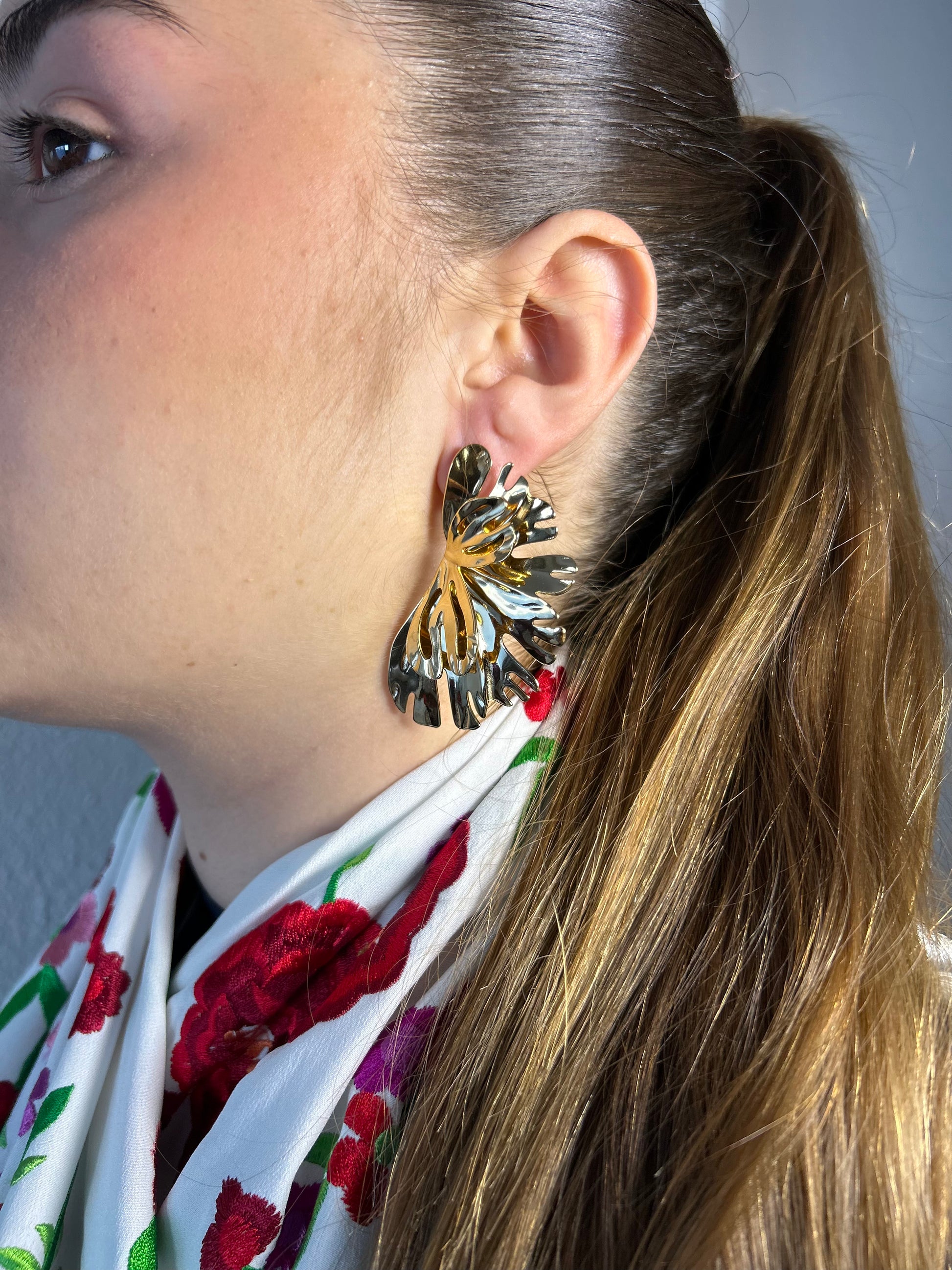 PENDIENTES DORADOS FLOR